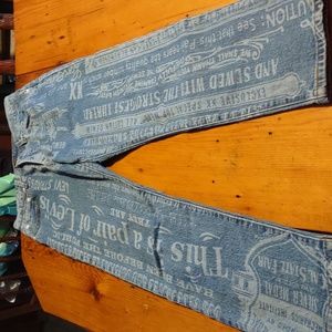 Levi 27x28 501 pattern jeans adorable